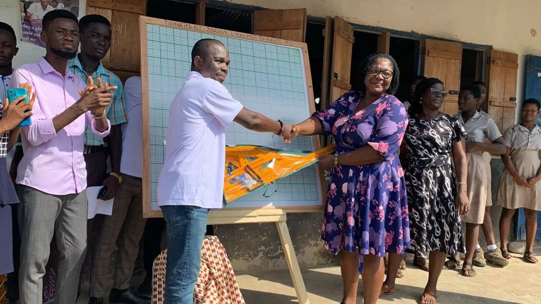 Level 400 BCom Management Students Donate Educational Materials to Kwaprow JHS